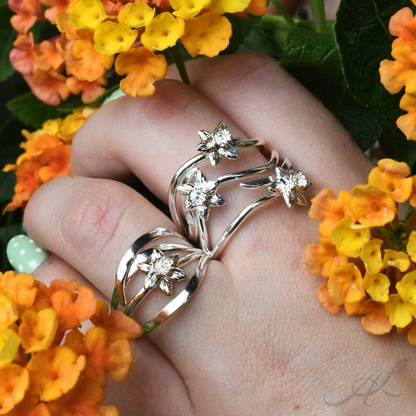 Blooming Fortune Ring, outdoor flowers