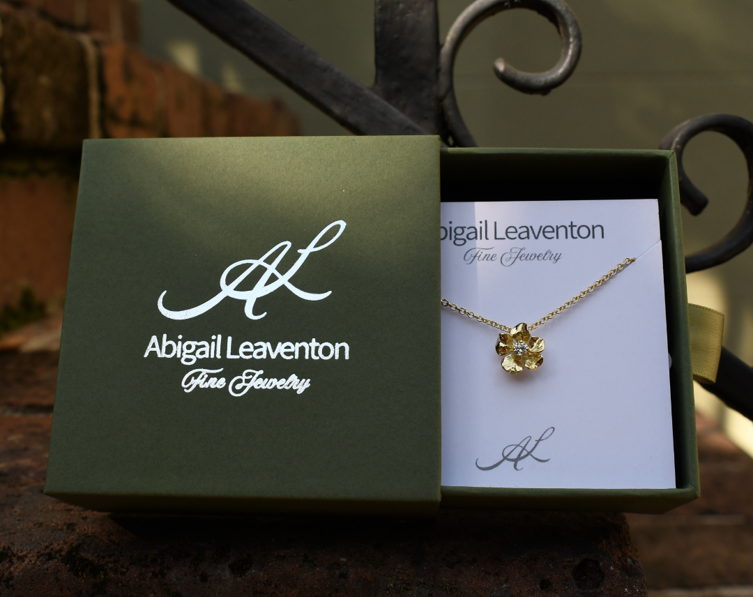 Sparkling Geranium Necklace, gold diamond outdoor