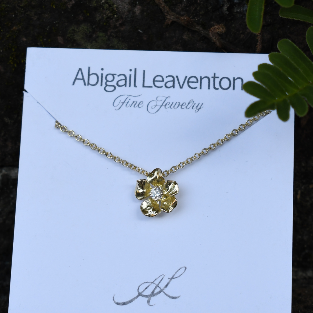 Sparkling Geranium Necklace, gold diamond outdoor