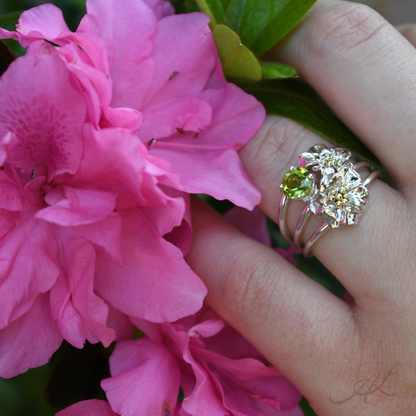 Sparkling Geranium Ring, peridot gold outdoor flower